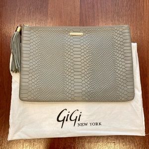 NWOT GiGi New York Uber Clutch in Gray 📂